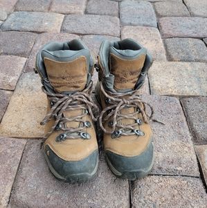 🌼Vasque Women's gortex hiking shoes